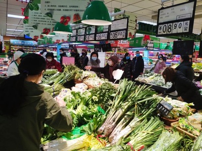 记者探访济南银座超市 蔬果供应充足价格平稳，新鲜水果零售保障市民需求